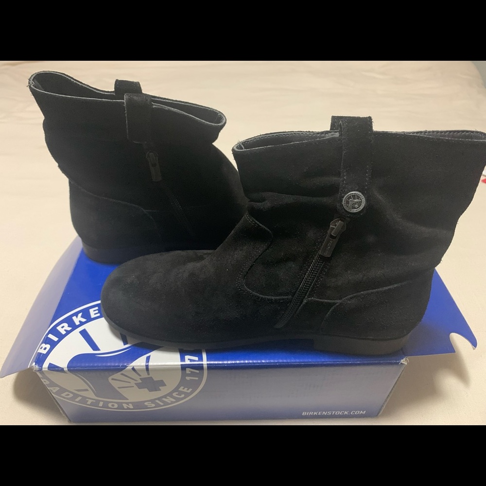 Hardly worn suede boots.